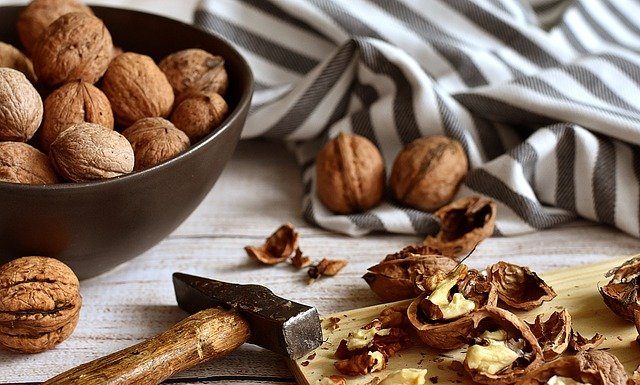 Benefits of Eating Nuts