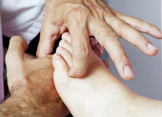 Why Massaging Your Feet is Beneficial Before Going to Bed