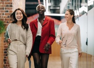 How to Dress Professionally & Comfortably