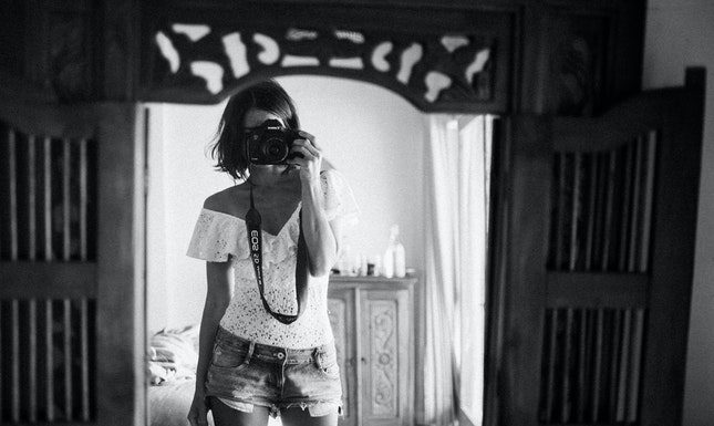 Few Rules to Take a Perfect Mirror Selfie