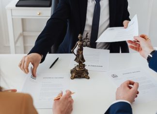 Searching for a Phoenix Lawyer? Here’s What You Need to Do