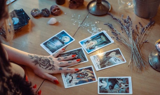 What Is an Automatic Writing Psychic Reading?