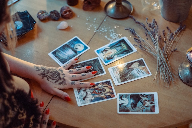 What Is an Automatic Writing Psychic Reading