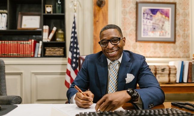 Navigating Property Division with the Help of a Family Law Lawyer