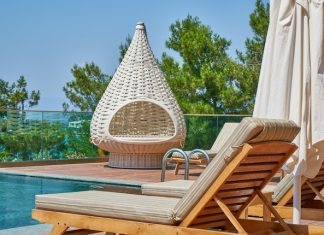 Checklist for Choosing Materials and Designs for Your Pool Decks