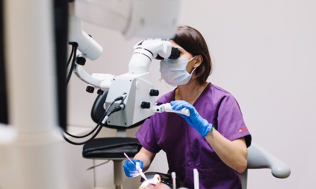 A Guide for Making Informed Decisions: Dental Implants vs. Dentures