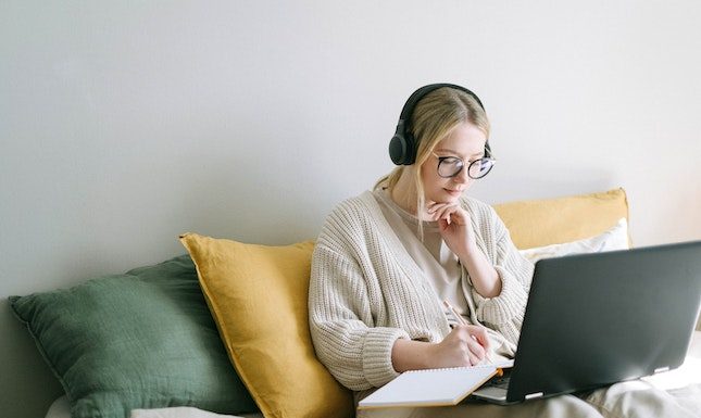 Enhancing Healthcare Education: The Role of Online Coursework