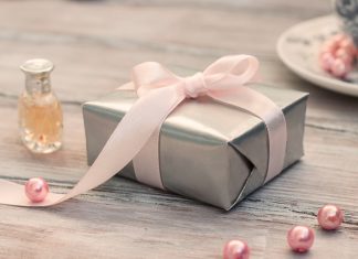 Fragrance Gifting: The Art of Why Perfumes Make Wonderful Presents