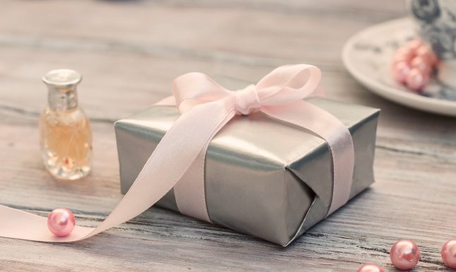 Fragrance Gifting: The Art of Why Perfumes Make Wonderful Presents