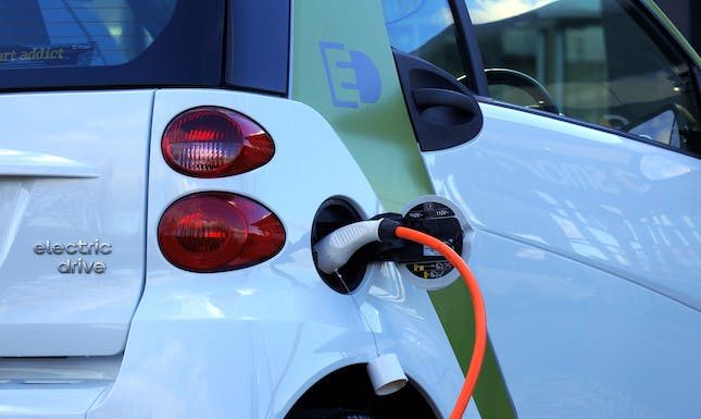 Battery Breakthroughs: Innovations Shaping the Future of Electric Vehicles