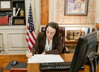 7 Reasons Why You Need to Hire a Paternity Lawyer