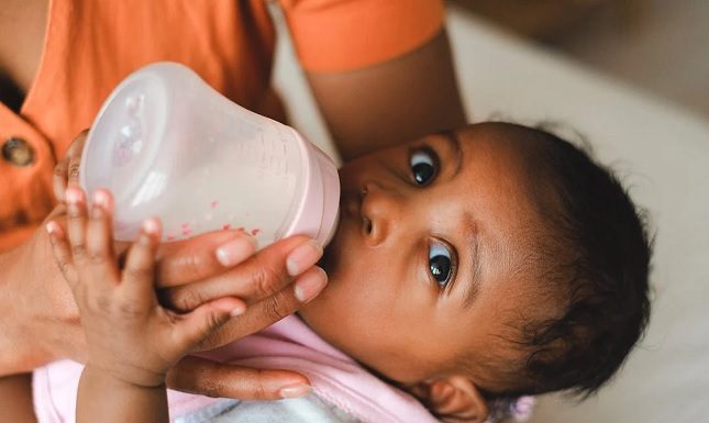 From Breastfeeding to Formula: A Comprehensive Infant Feeding Guide
