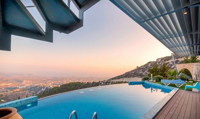 The Benefits of Fiberglass – The Perfect Material For Your Pool