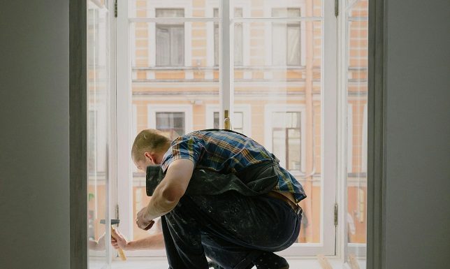 Why Hiring a Hurricane Window Contractor Is Essential for Storm Safety