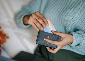 Slim and Secure: The Rise of Minimalist Wallets in the Digital Age